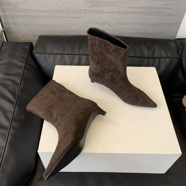 Low Heel French Retro Pointed Ankle Boots - Image 2